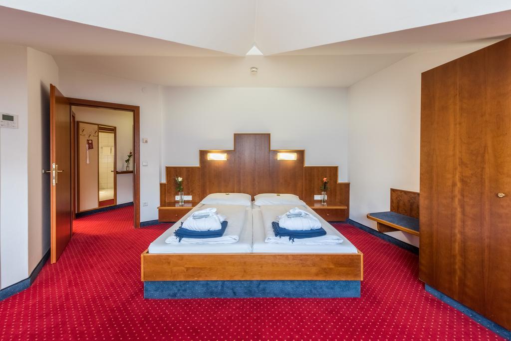 Hotel Paradies Грац Екстериор снимка