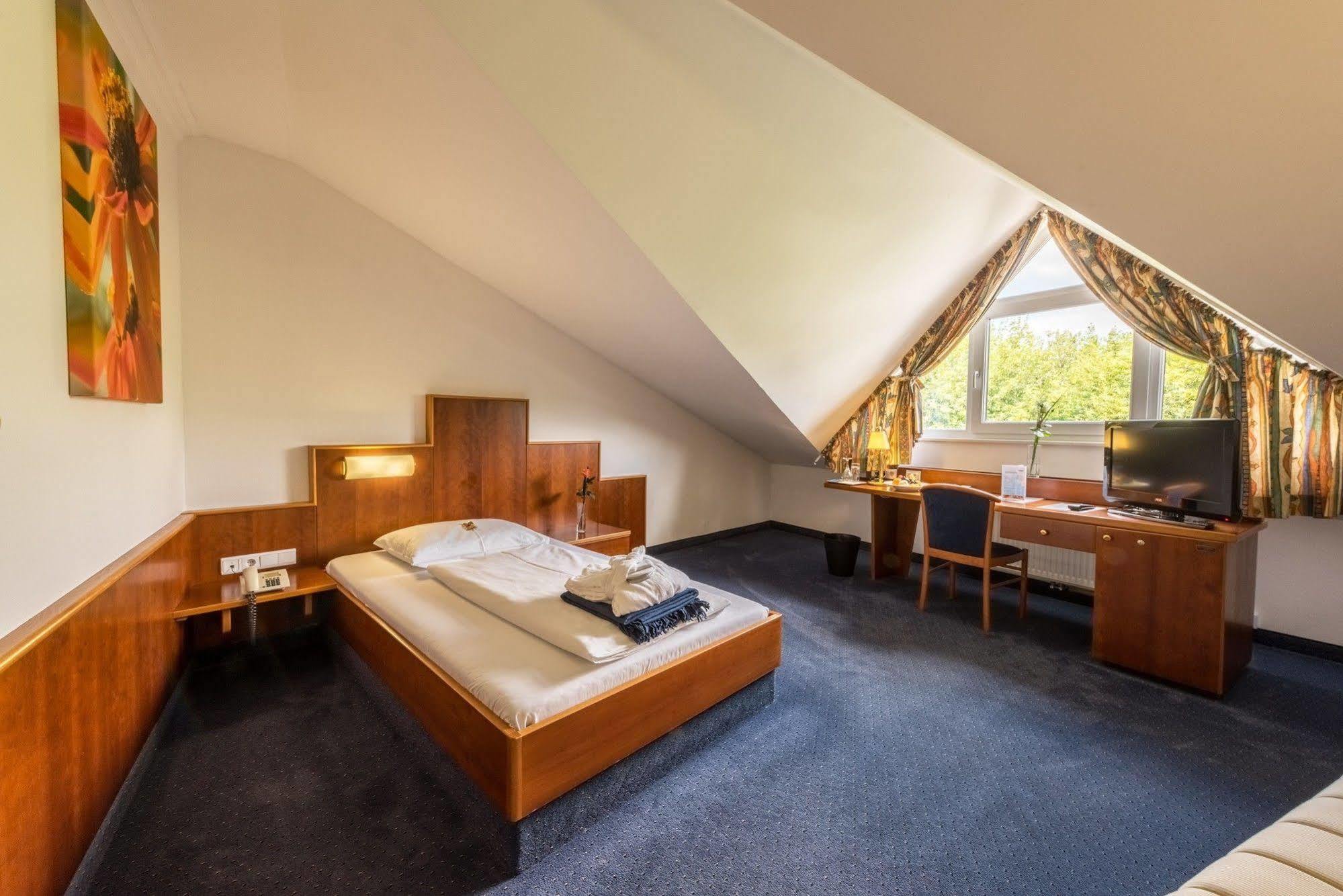 Hotel Paradies Грац Екстериор снимка