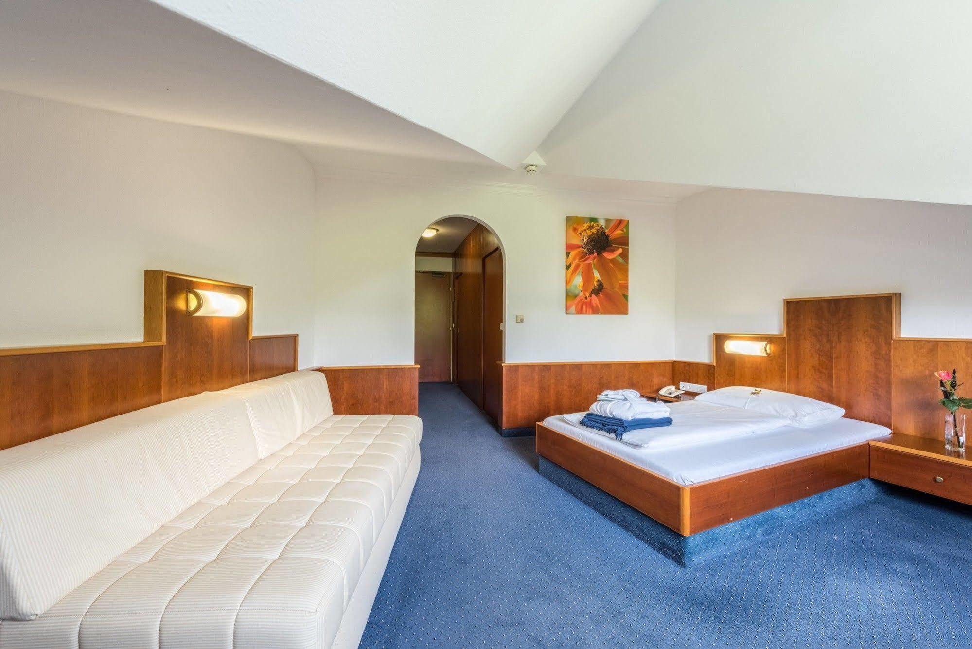 Hotel Paradies Грац Екстериор снимка