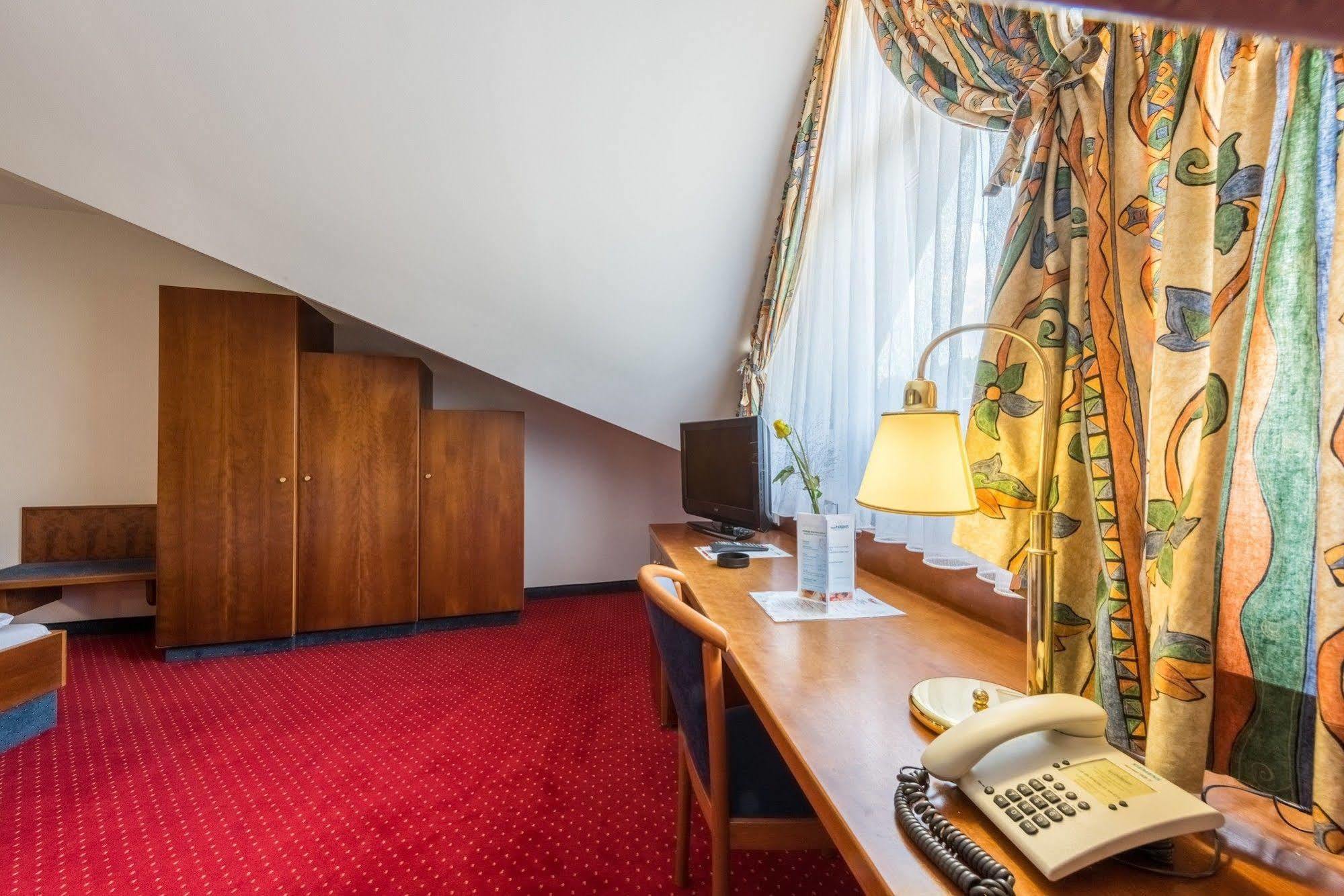 Hotel Paradies Грац Екстериор снимка