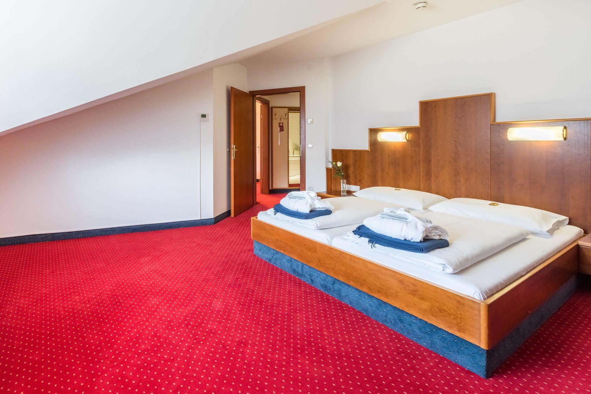 Hotel Paradies Грац Екстериор снимка