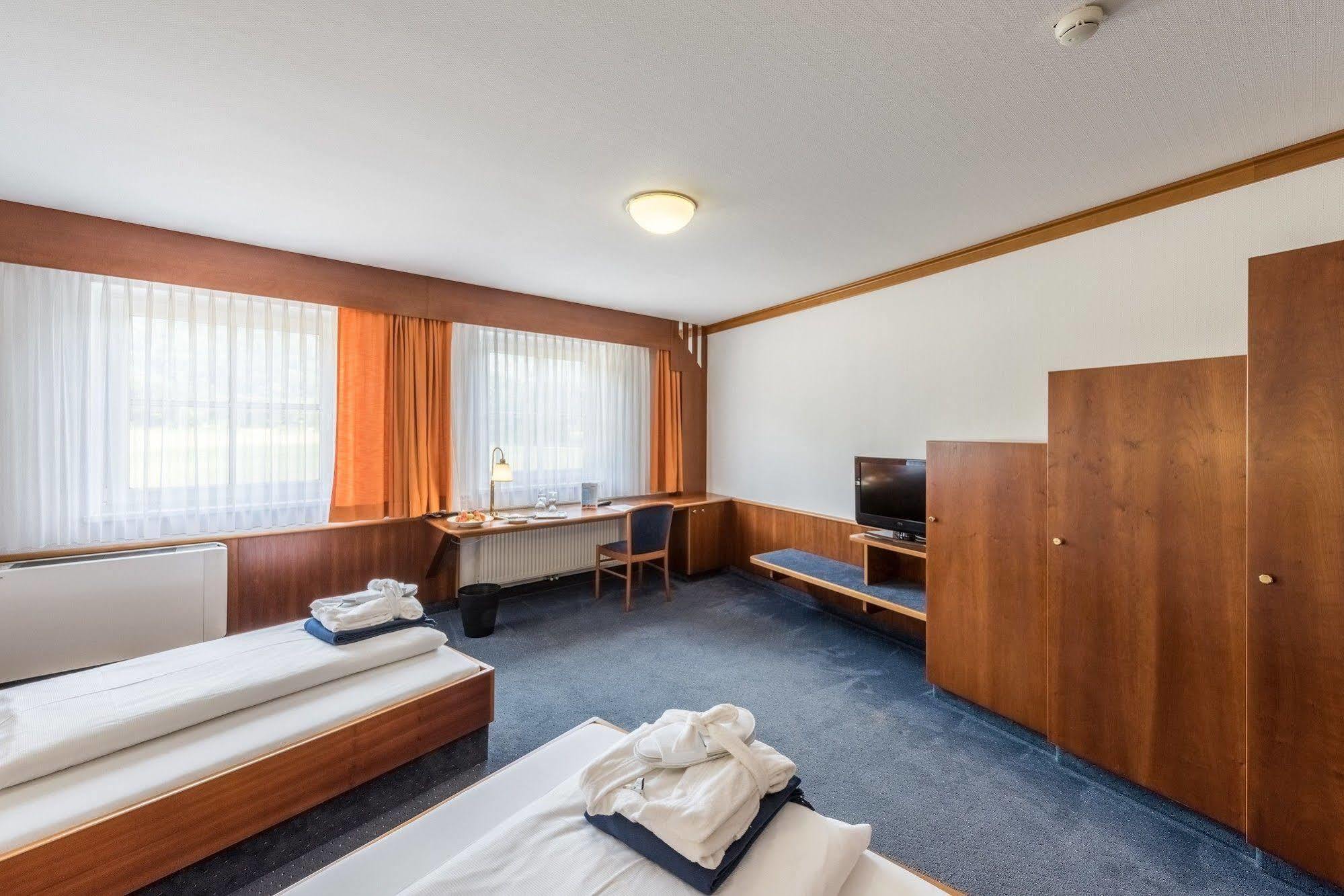 Hotel Paradies Грац Екстериор снимка